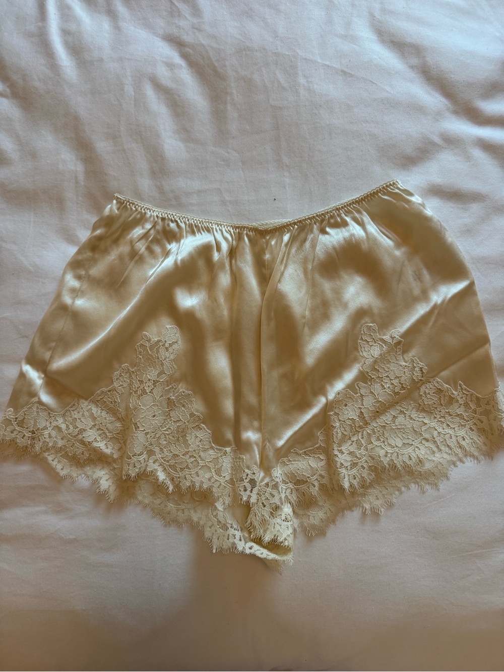 Doen Iona lace trimmed shorts in Ivory